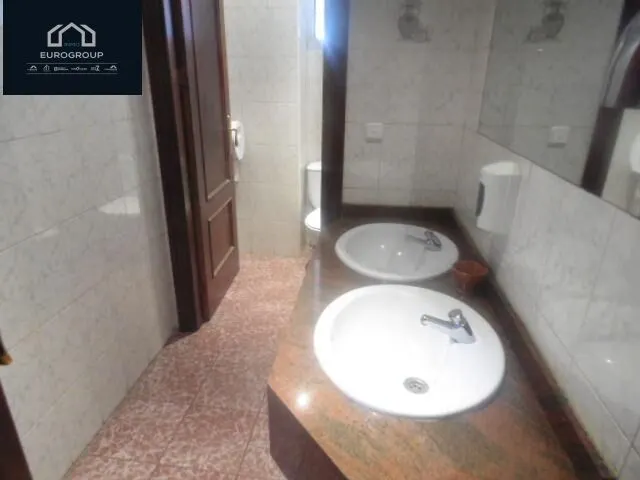 Se vende Hotel de 2 Estrellas , con 20 habitaciones en Murcia .www.euroloix.com — 39