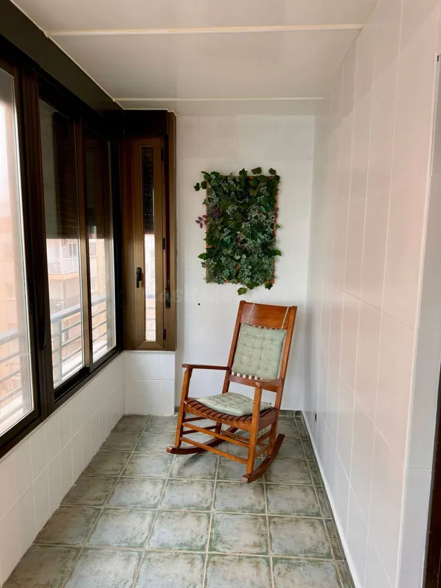 VENTA PISO REFORMADO CON VISTAS AL MAR JUNTO AL PASEO MARITI - foto 3