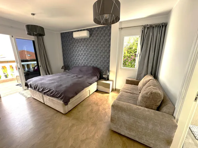 Chalet con piscina — 27