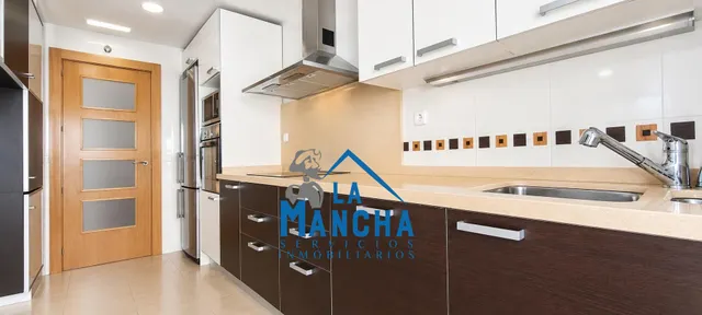 *950€ al mes* inmobiliaria la mancha alquila piso facultad de medicina de Albacete — 22