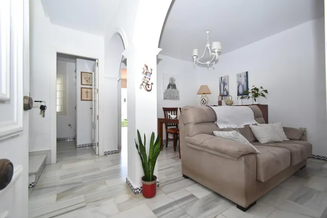 CHALET INDEPENDIENTE EN COSTA SANCTI PETRI A 700 METROS DE LA PLAYA — 9