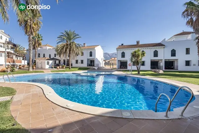 Adosado con espectacular terraza panorámica y piscina a 20 min de Granada — 27