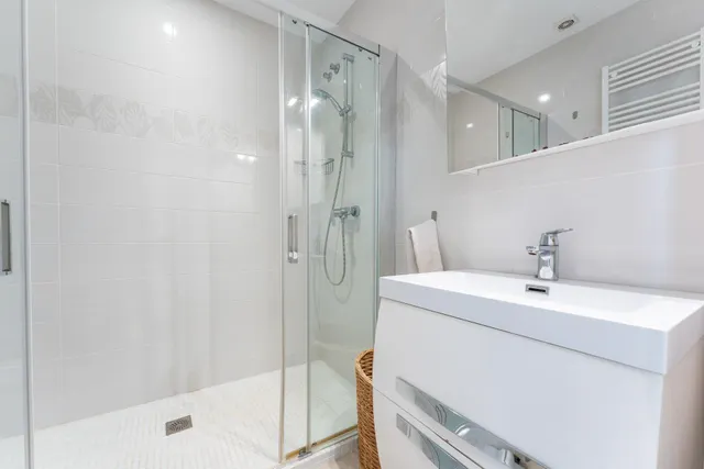 CHALET INDEPENDIENTE DE UNA SOLA PLANTA CON PISCINA — 35
