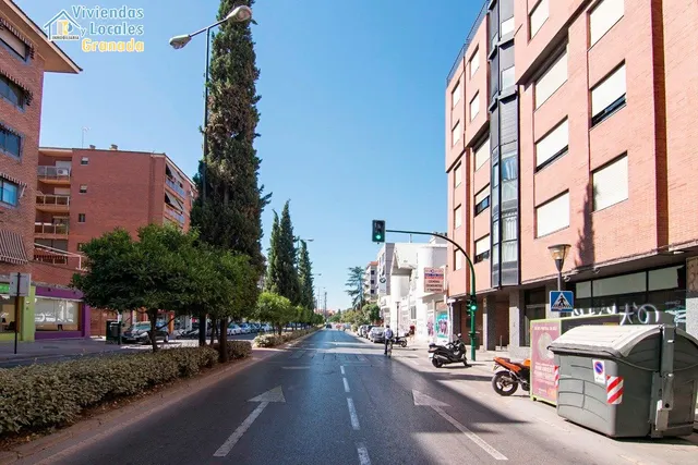 Camino de Ronda cercano a Caleta. Plaza de garaje en venta con acceso en rampa a 15.000€ cada una. A — 4