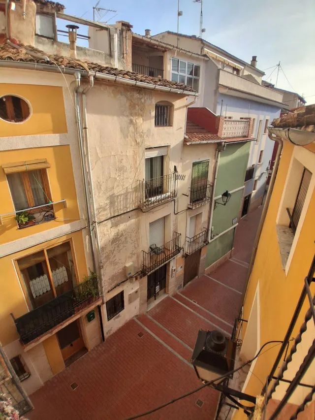 Oportunidad única en el casco histórico de Cocentaina: Casa de pueblo de 206 m2 semi-reformada con terraza y vistas — 11