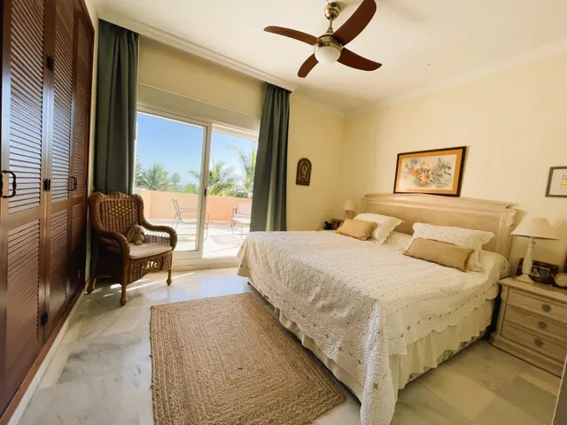 Villa en venta en Nueva Andalucía, Marbella, con vistas al mar y cerca de Puerto Banús — 39