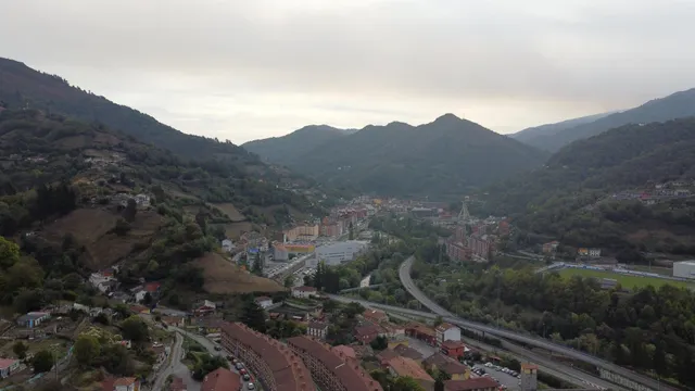Piso con vistas a la montaña, al mejor precio en buen estado en Aller — 26