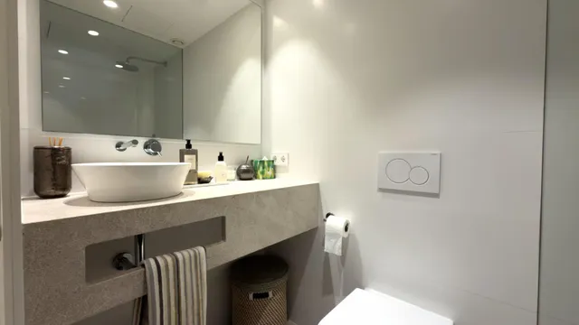 Apartamento de lujo a pasos de la playa con vistas al mar y pisicna comunitaria con  parking y trastero — 19