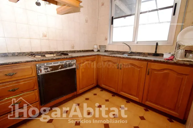 AMPLIA CASA CON TERRAZA Y GARAJE PARA HACER TU HOGAR DE SUEÑ - foto 5