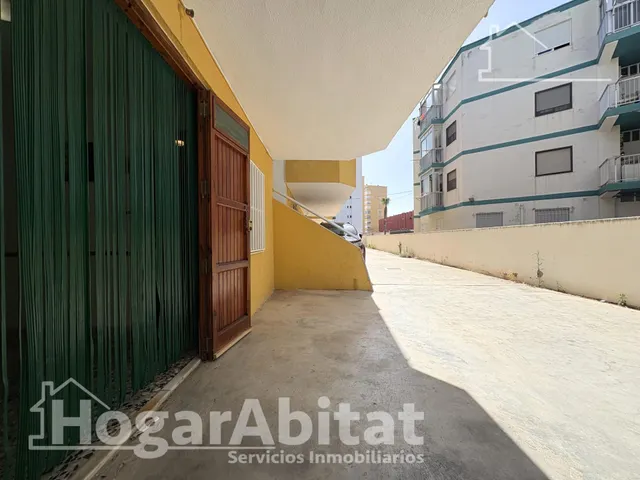 APARTAMENTO CON DOS BALCONES Y GARAJE CERCA DE LA PLAYA — 32
