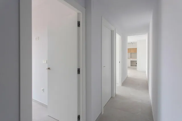 Apartamento moderno con vista lateral al mar, 2 dormitorios, 2 baños, piscina en el solárium con Vistas al Mar,  a unos 2 minutos a pie de la Playa del Cura — 25