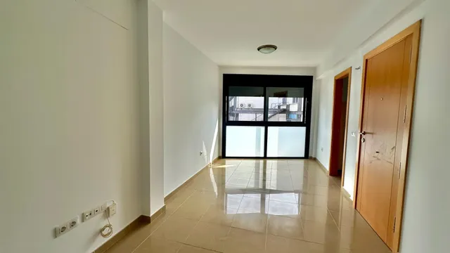 Piso exterior de 3 dormitorios y 2 baños con garaje y trastero en Avenida Buenos Aires. — 3