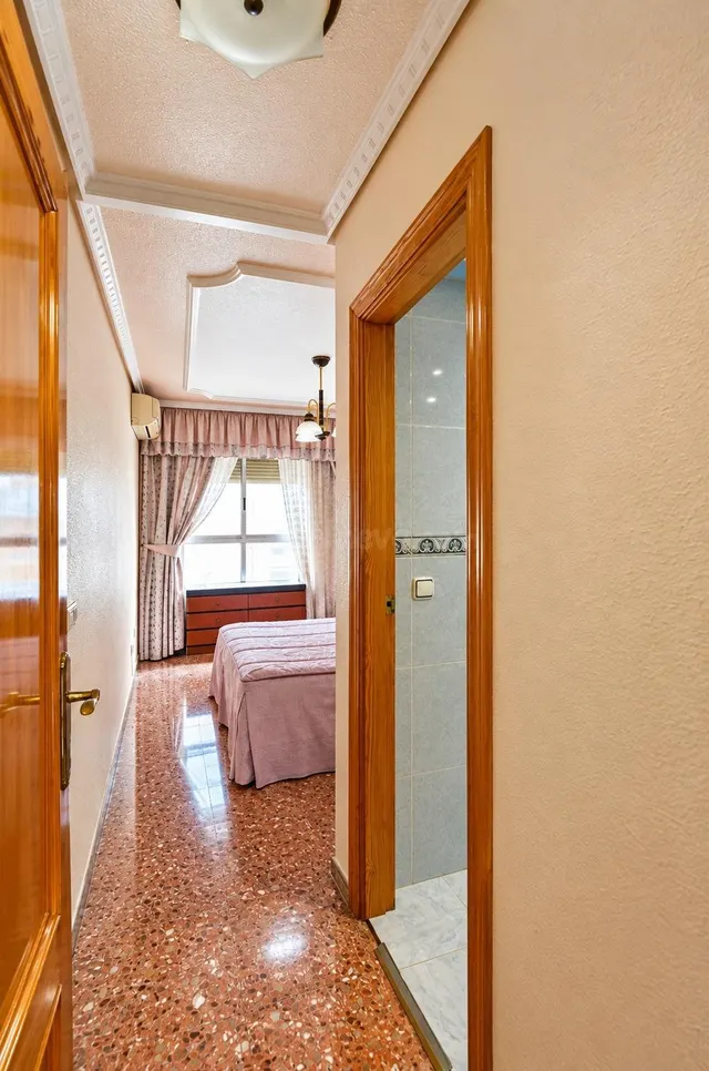 SE VENDE PISO DE TRES habitaciones EN PLUEBLO LEVANTE CON PA - foto 5