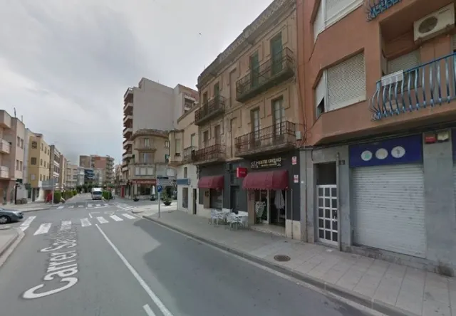 EDIFICIO CON MUCHAS POSIBILIDADES — 18
