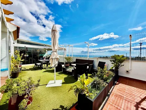 Atico de 3 habitaciones con vistas al mar en  Benalmádena, Costa del Sol