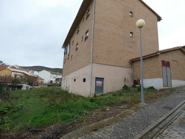 Local con terreno en Arroniz — 7