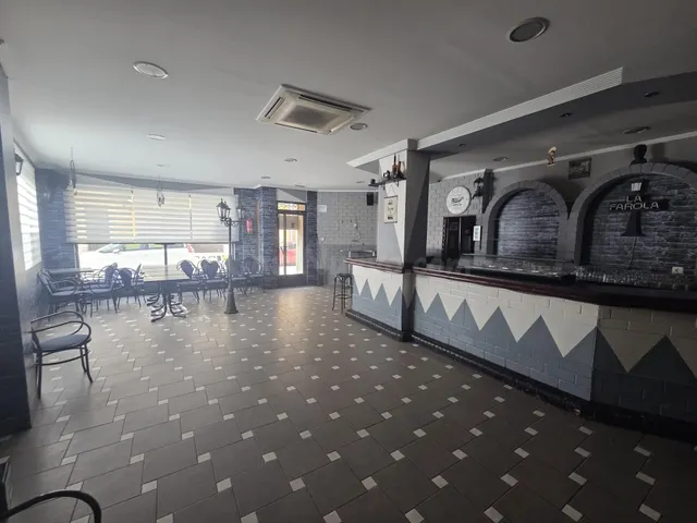 Oportunidad de Inversión: Local Comercial en Trobajo del Cam - foto 2