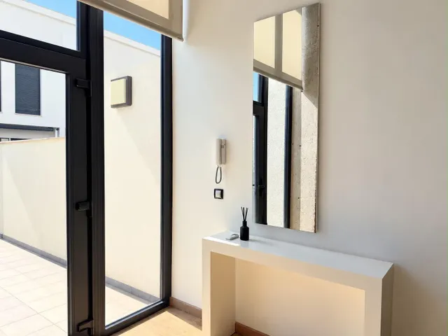 Moderno chalet adosado de 315m2 con gran garaje y piscina comunitaria — 9