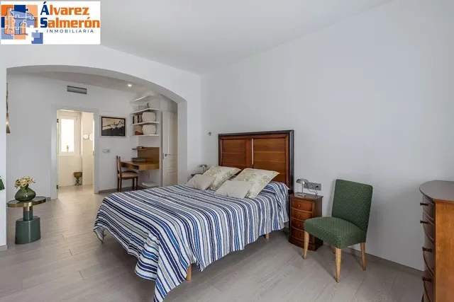 PISO COMPLETAMENTE REFORMADO EN CALLE RECOGIDAS — 21