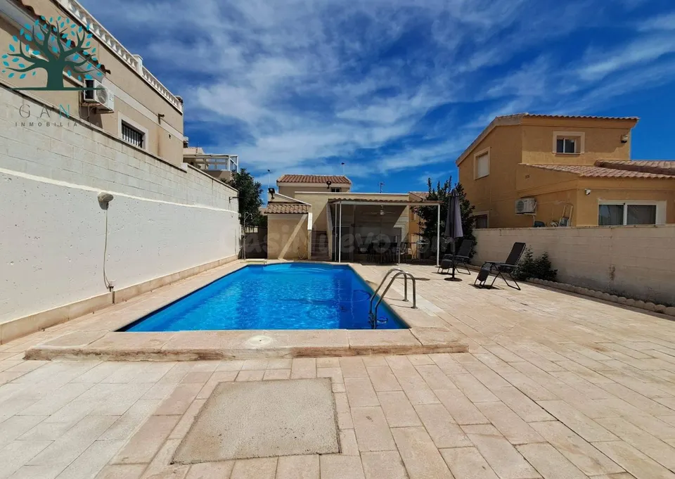 Vivienda independiente con piscina en alamillo