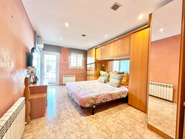 Amplia vivienda con terraza, chimenea y espacios versátiles  - foto 5