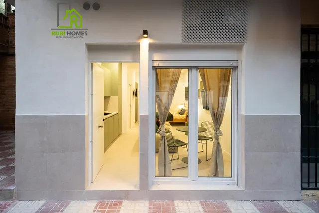 Tu refugio de diseño en el corazón de Granada: Estilo, practicidad y comodidad a pie de calle. — 33