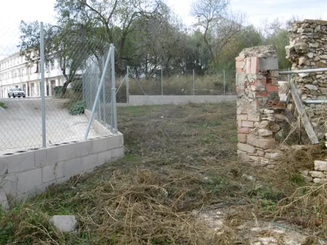 PARCELA URBANA CON CASA DE PIEDRA PARA REHABILITAR — 17