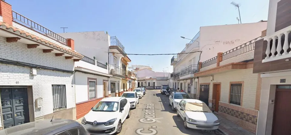 CASA EN DOS HERMANAS