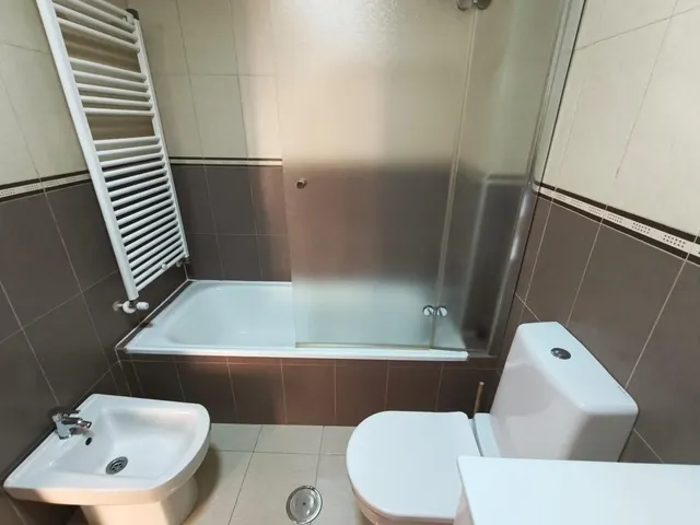 PISO DE 121 m2 CON DOS GRANDES TERRAZAS, PISCINA, GARAJE Y TRASTERO EN AVENIDA DE LA ILUSTRACIÓN — 30