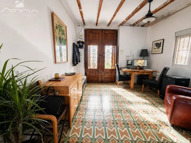 Casa de pueblo en venta en Ador con 2 terrazas y gran potenc