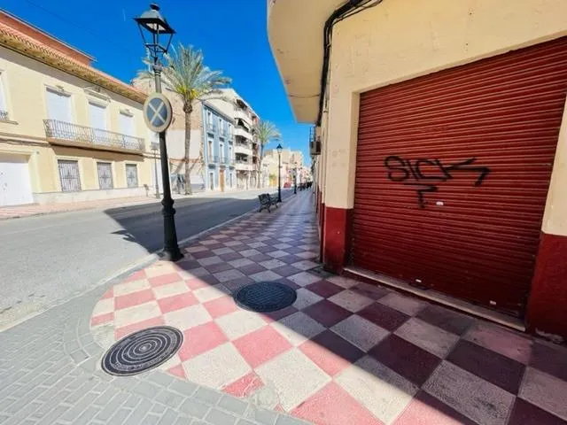 EDIFICIO DE 3 PISOS DE 3 habitaciones +LOCAL COMERCIAL Y 3 TRASTEROS — 3