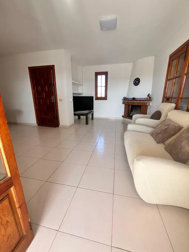 Chalet junto playa del Gurugú, primera planta — 12