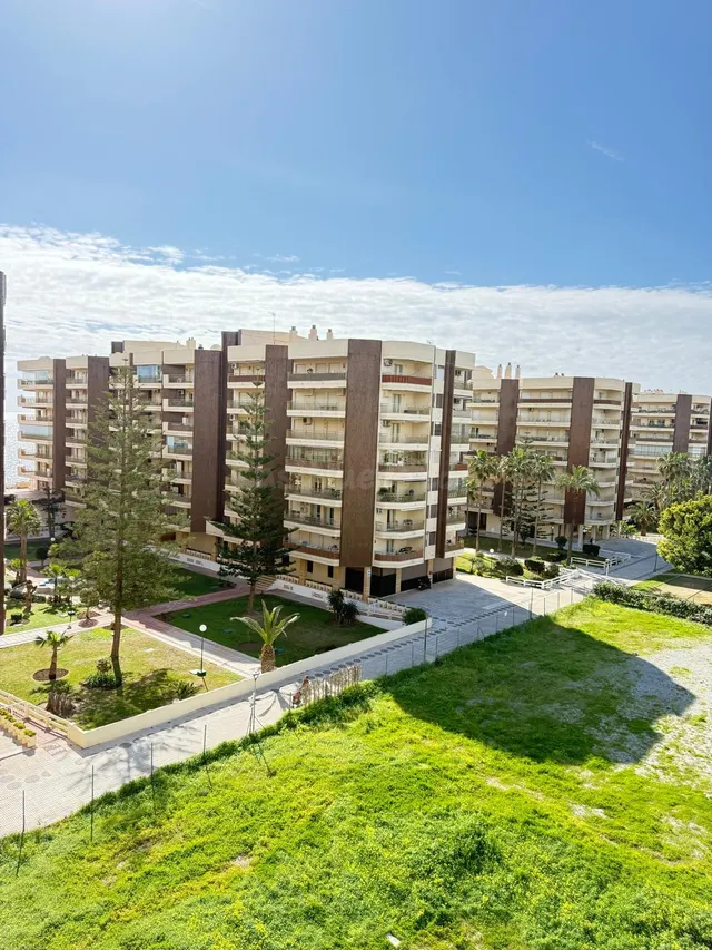Magnifico piso con plaza de parking a 50 metros de la playa  - foto 2