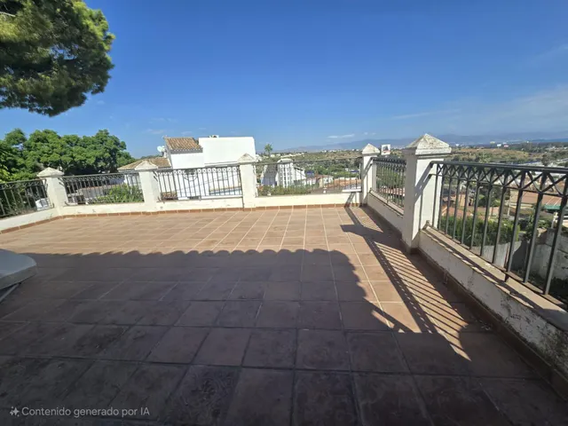 Chalet independiente con gran jardín y espectaculares vistas al mar — 33