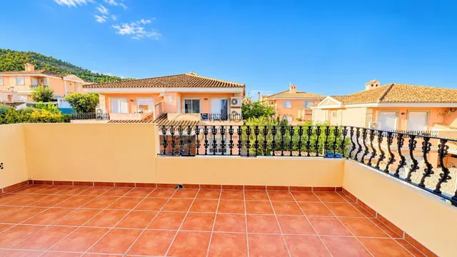 Exclusivo chalet pareado de esquina en la urbanización mira la costa – sierra helada, Benidorm — 15