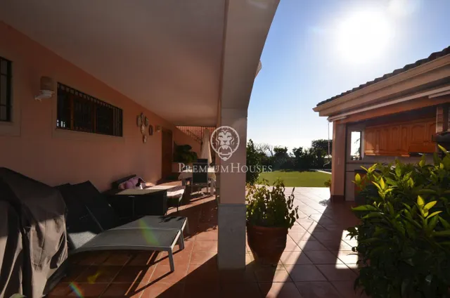Casa con piscina en venta con vistas espectaculares en Alella — 24