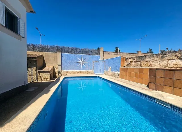 Exceptional Detached Corner Villa with Swimming Pool and Prime Location — 9