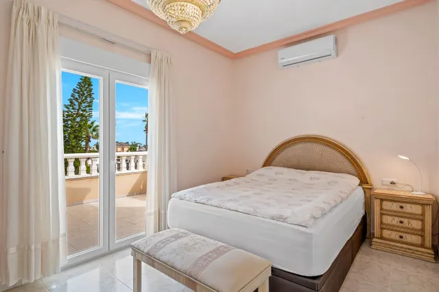 Villa 4 habitaciones 292m² en venta - Doña Pepa — 28