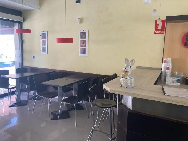 Local montado como cafeteria en buena zona. — 6