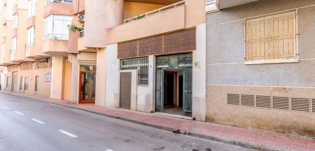 Local comercial 1 habitación 722m² en venta - Centro — 31