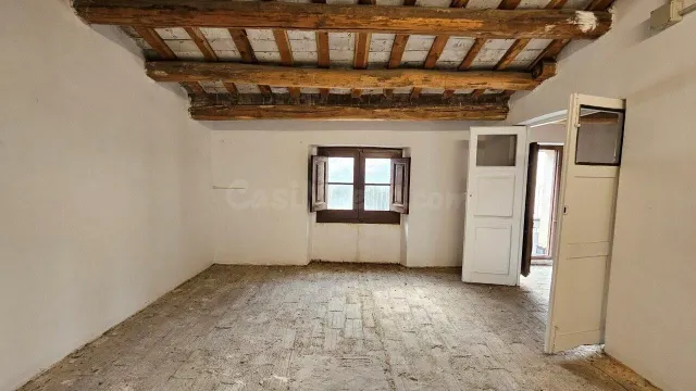 Edifificio neoclasico en el centro de Figueres. - foto 3