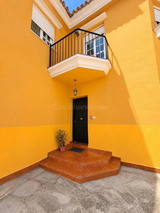 ADOSADO CON GRAN PATIO EN RINCONCILLO — 5