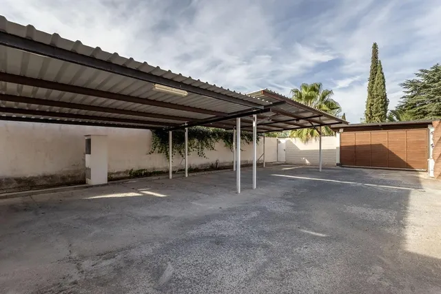 Chalet independiente con pozo propio y placas solares — 36