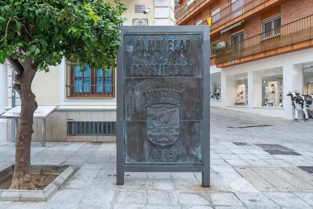 Oportunidad de Inversión en Local Comercial en el Centro de Almuñécar — 12