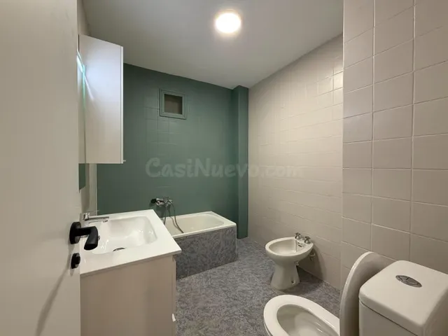Apartamento con terraza, Alicante, Torrevieja, Playa del Acequión. 3 habitaciones, 108 m2, 90 metros al mar — 26