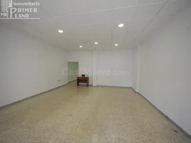 Local en calle Campo de 150 m2, con 2 aseos y acceso para mi - foto 2
