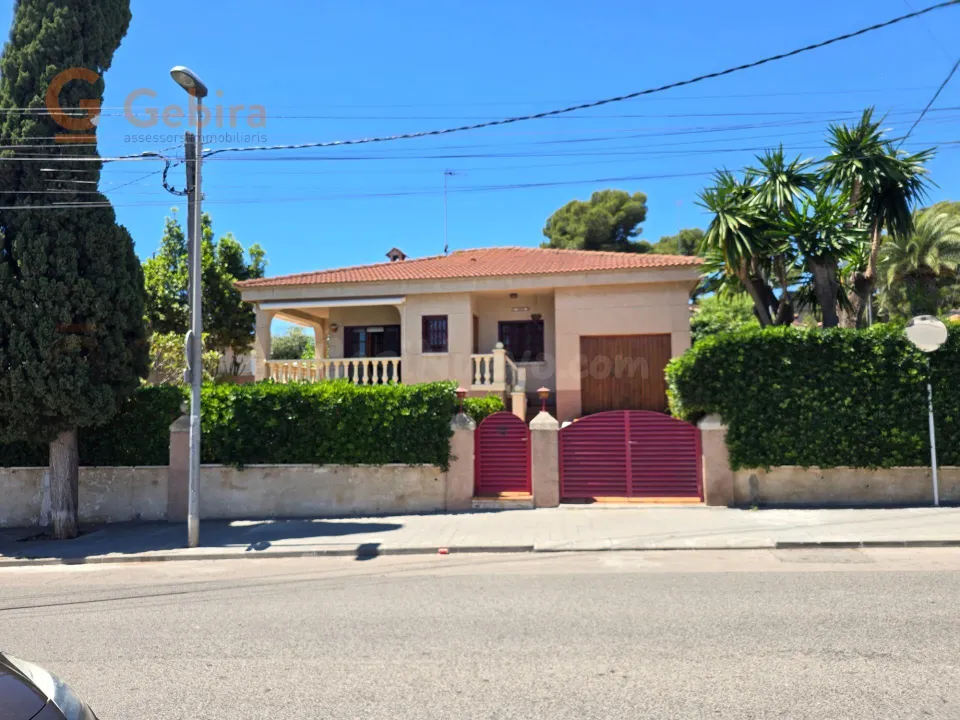 Casa independiente toda en una planta, cerca de la playa