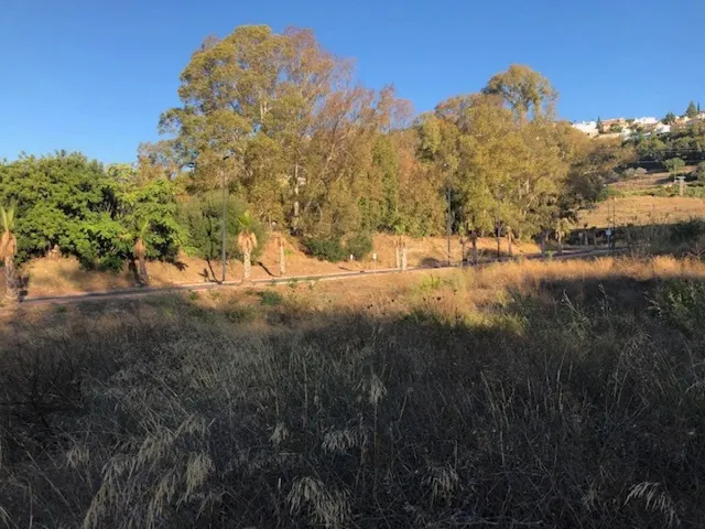 se venden parcelas urbanas en una exclusiva urbanizacion en benalmadena — 12