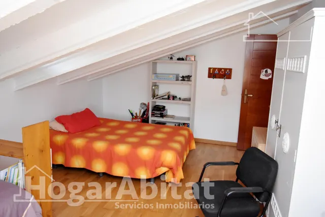 CHALET CON PISCINA, GARAJE Y TERRAZA — 23