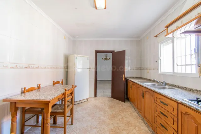 CASA CON PATIO Y AZOTEA EN CHICLANA, ZONA FUENTE AMARGA